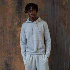 Стильний та комфортний спортивний костюм