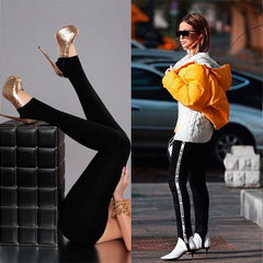 Комбинируйте с бежевыми, атласными, бархатными