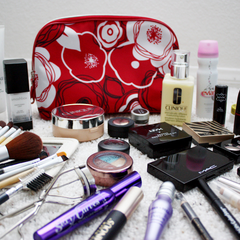 Что должно быть в косметичке современной женщины