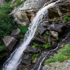 Hoverla Waterfall: Location, Route, and Recreation in the Carpathians