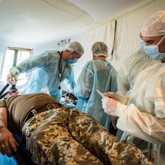 Який розмір зарплати медиків на територіях активних бойових дій