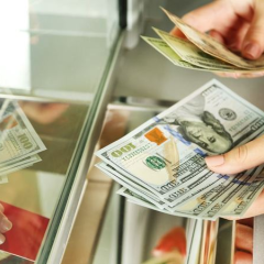 Скільки грошей взяти із собою за кордон