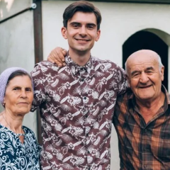 Дед Толя с семьёй