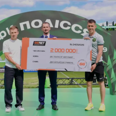 Футбольная команда Полесье с выигранной бронзой