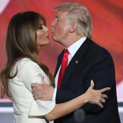 Портрет Трампа та Меланії кохання