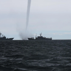 Туристи в паніці на пляжі