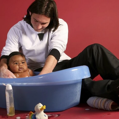 Мессі купає Луїса Суареса в ванній