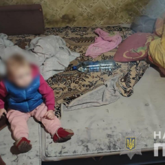 Харьковчанка с малышом, упала на тротуар