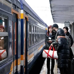 Українці святкують Новий рік у потязі