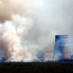 Дим і димний вихор біля ЗАЕС