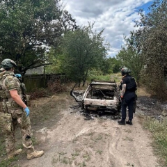 Авто поліцейських під обстрілом РФ