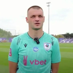 Oleksiy Palamarchuk in goal
