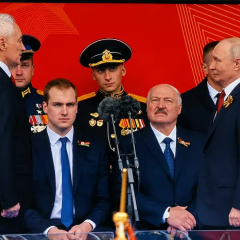 Лукашенко и сын Николай на параде