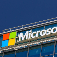 Логотип Microsoft з написом стандарт ШІ-агентів