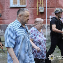 Evacuation of elderly residents of Kherson under fire