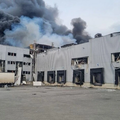 Росіяни атакують склад серветок і памперсів