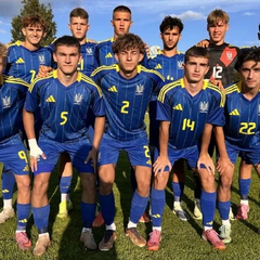 Гравці збірної на футбольному полі