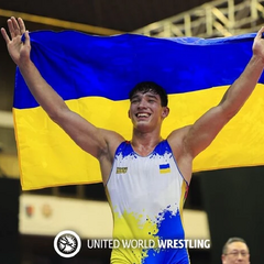 Украинские борцы на podium чемпионата мира