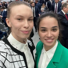 Ковзанярка Саютіна на виставці з Путіним