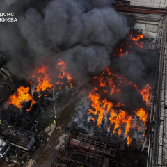 Пожар в Киеве: 83 спасателя на месте