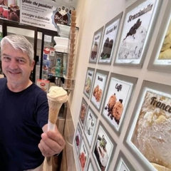 Мороженое в честь покойного Папы Римского