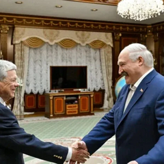 Дипломат во время встречи с Лукашенко