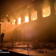 Вогонь на даху будівлі культурного центру