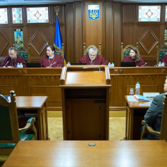 Supreme Court examines judge's complaint: were pension cuts legal?