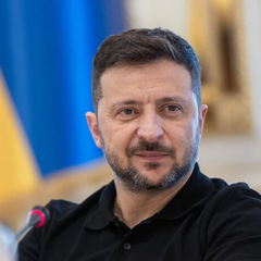 Военные дроны летают в небе