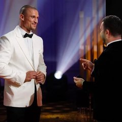 Дівчина презентує Тараса Цимбалюка у Холостяку