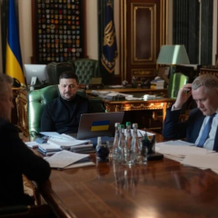 Зеленский и президент Гондураса разговаривают по телефону