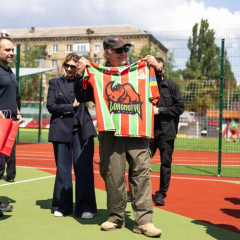 Olena Zelenska and Howard Buffett Bury a Time Capsule Alongside Ukrainian Children