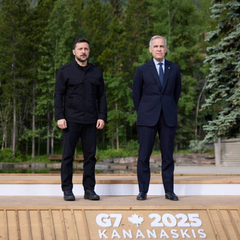 Зеленський виступає на прес-конференції