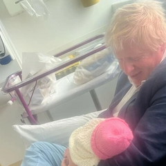 Фото 60-летнего Бориса Джонсона с ребенком