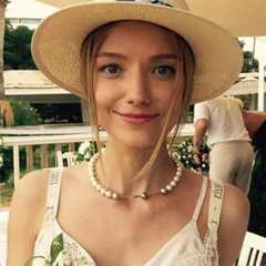 Телеведуча з втратою волосся бореться з раком