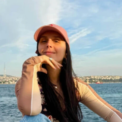 Джамала зустрілася з батьками у Стамбулі