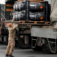 Флаг Украины и логотип НАТО