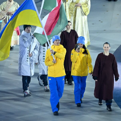 Украинские спортсмены с флагами на Олимпиаде