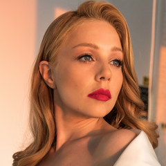 Тіна Кароль з матір'ю недалеко від акваріуму