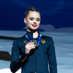 Taisiia Onofriichuk with medals at World Cup