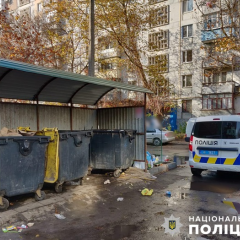 Тело новорожденного в выброшенном мусорном контейнере