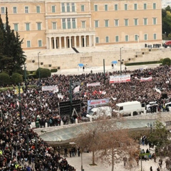 Аеропорт та залізниця припинили роботу