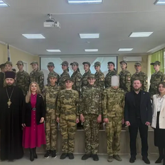 Окупанти змушують школярів присягати РФ під церковне благословення