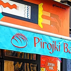 Російська пропаганда обробляє французів пиріжками