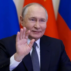 Путин с внучкой в Крыму