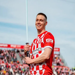 Футболіст Циганков на фоні перемоги