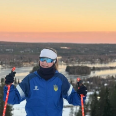 Козлова во время соревнований по лыжному двоеборью