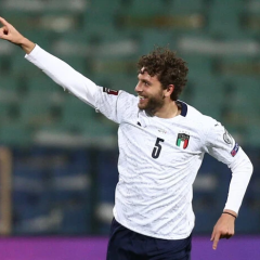 Locatelli in Juventus uniform