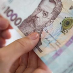 Тисячу Зеленського українці пропонують обміняти на готівку