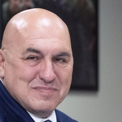 Министр обороны Италии на шуткует над миссией НАТО